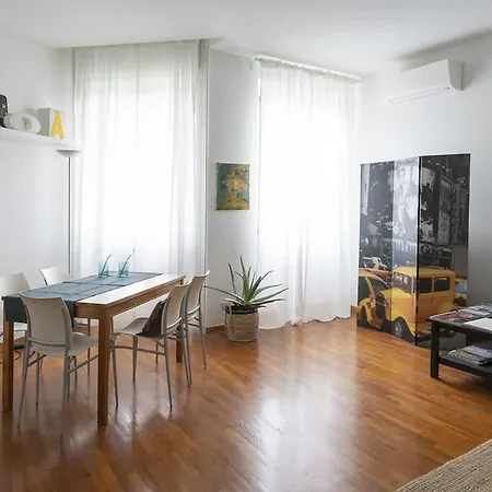 Arts At Porta Romana Apartament